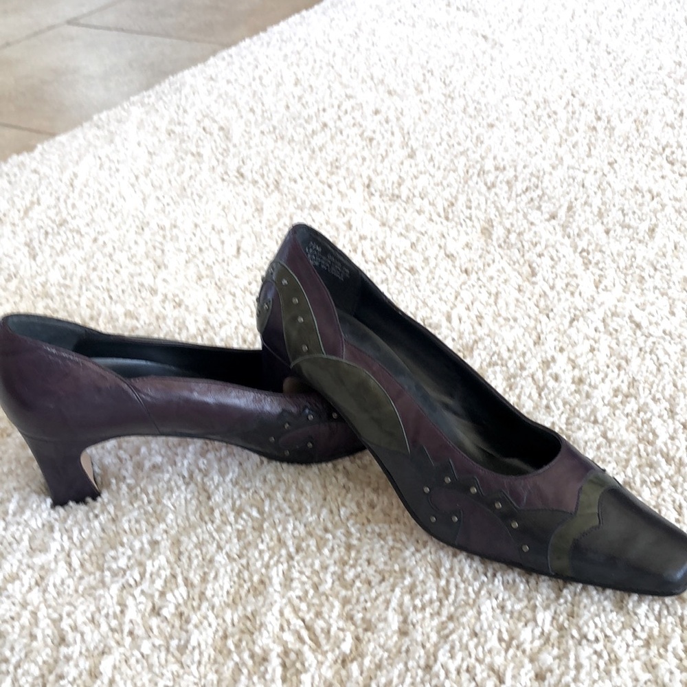 Margaret Jerrold  21/2” heel shoe. Multi color.